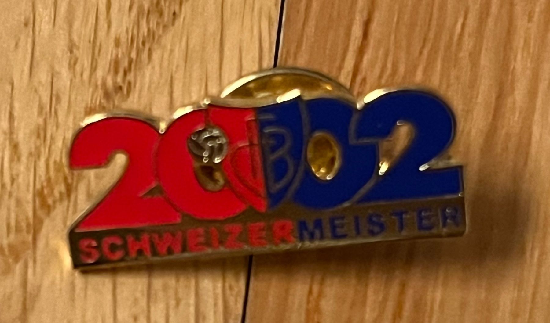 FC Basel Placchette & Badge: FC Basel Pin Schweitermeister 2002 – Usato da Emmenbrücke venduto da Herzog07