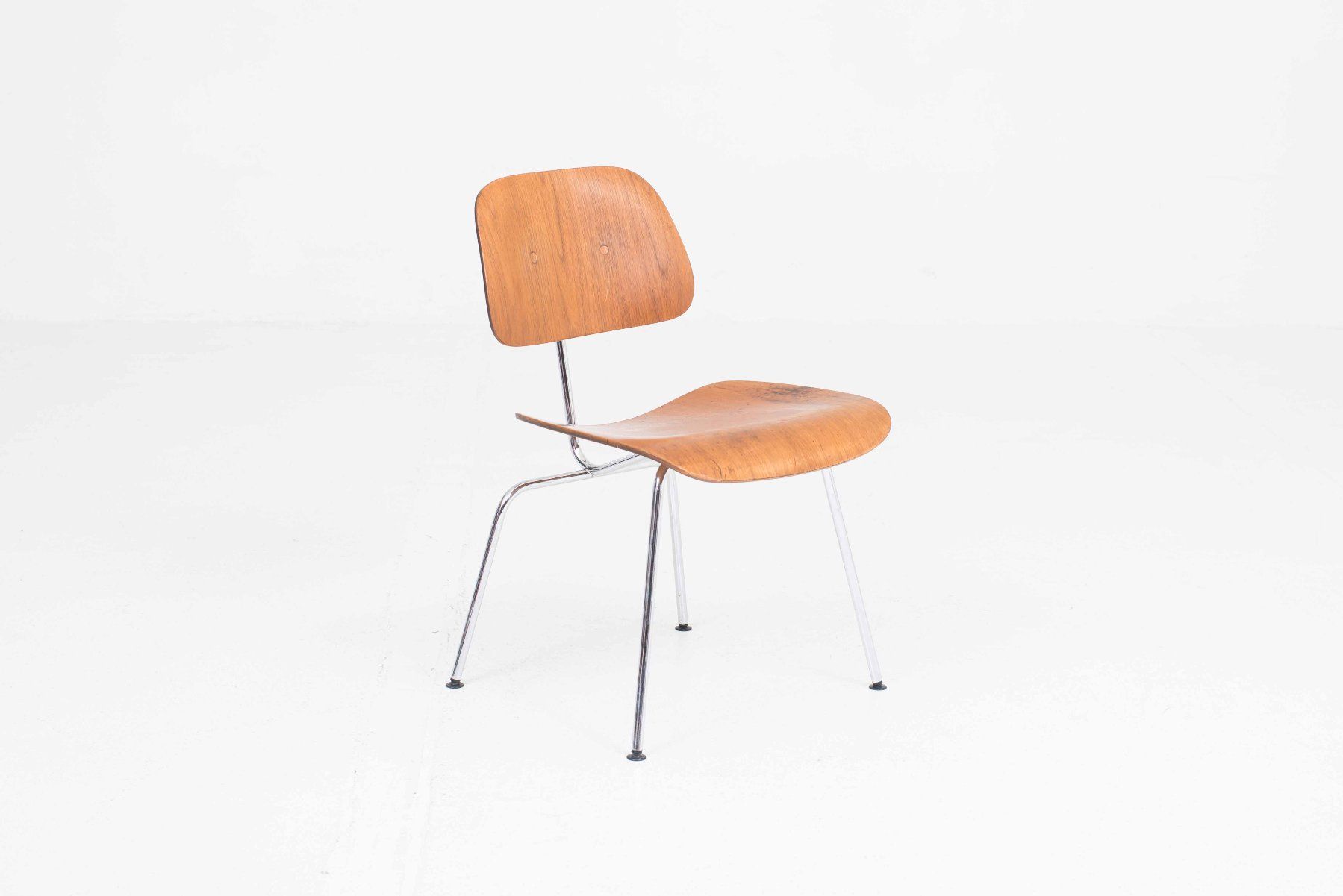 Herman Miller Sedie: Herman Miller DCM Stuhl von Charles & Ray Eames in Nussbaum – Usato da Zürich venduto da STUZH38 1