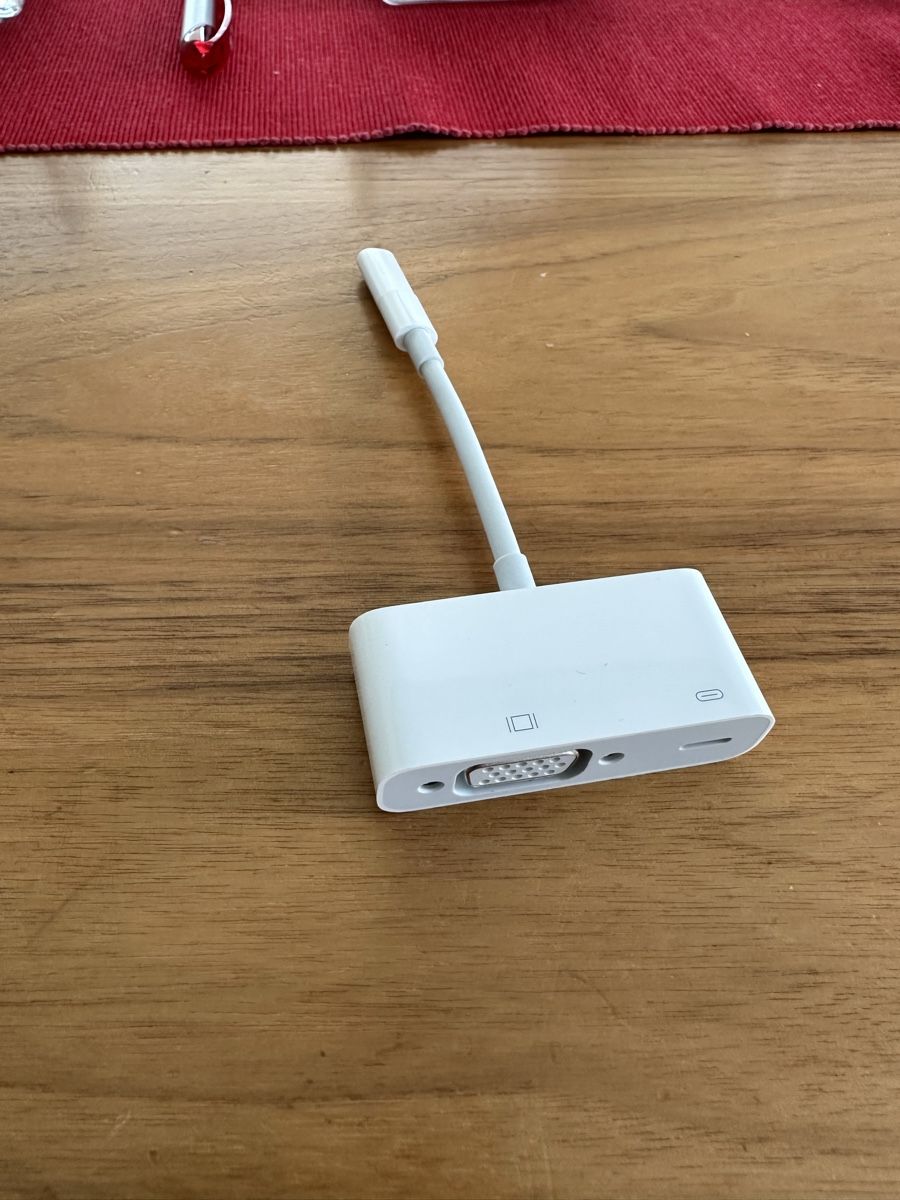 Apple Unità & Adattatore: Apple Lightning auf VGA Adapter – Usato da Schneisingen venduto da Tomthedragon