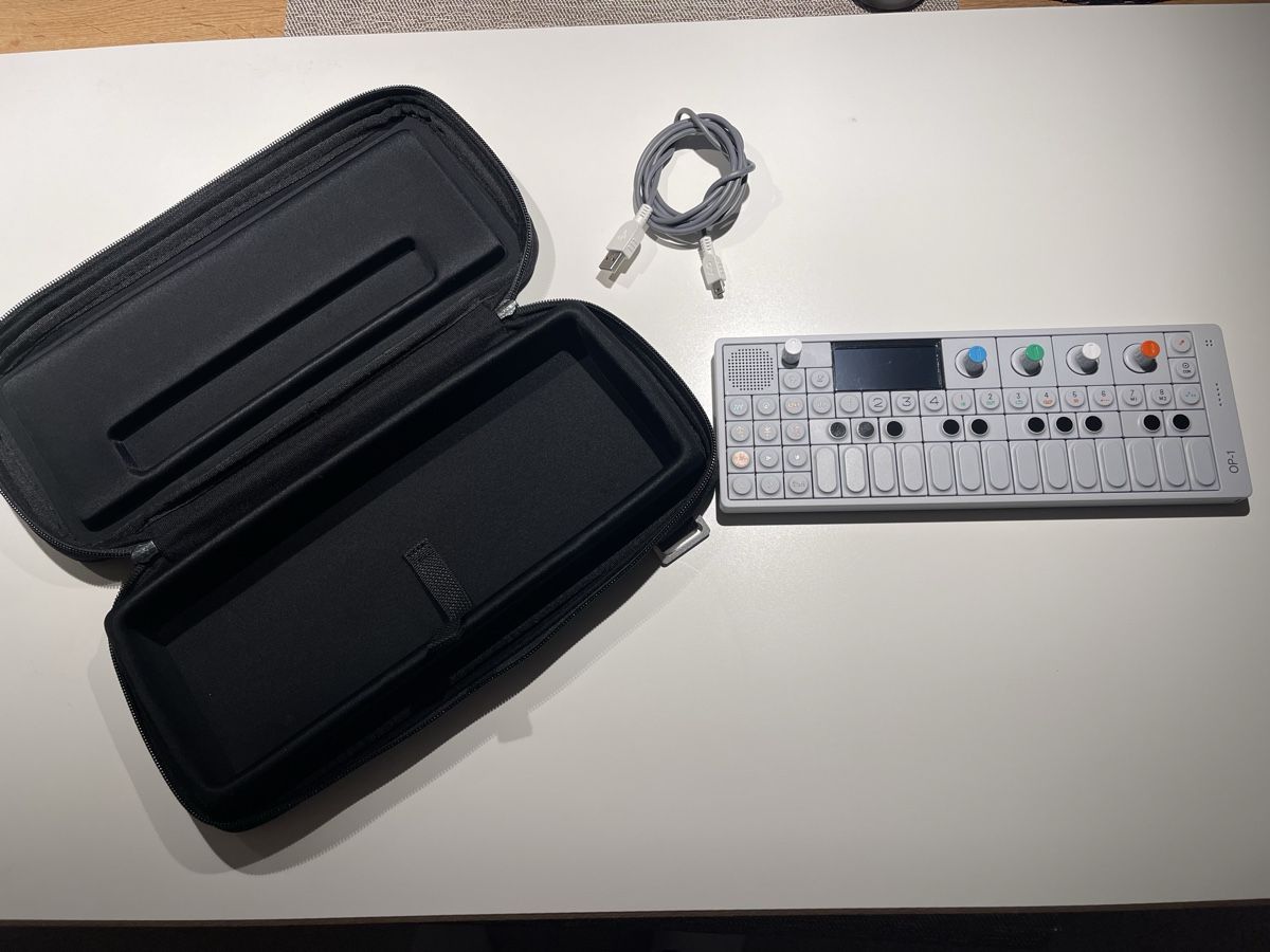 Teenage Engineering Strumenti musicali: OP-1 Synthesizer  – Usato da Einsiedeln venduto da Gunnar1000 3