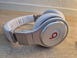 Headphones Monster - Beats by Dre Pro.