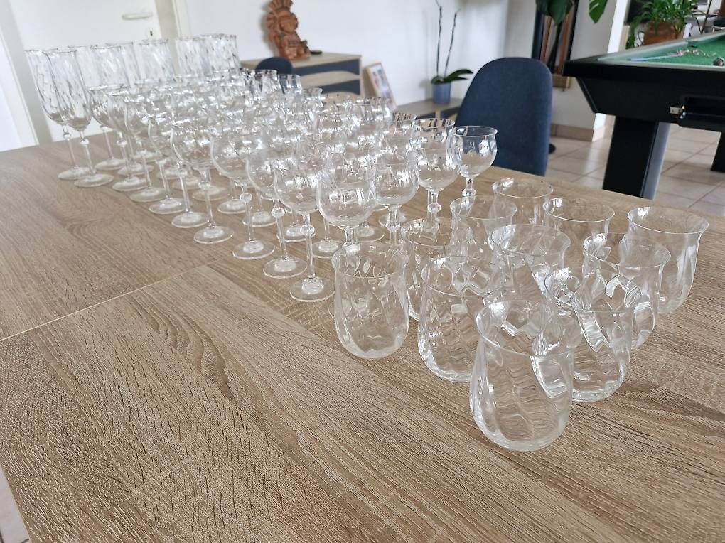 Bicchieri: Verres en cristal baccarat – Usato da Fey venduto da Vagabond4 4