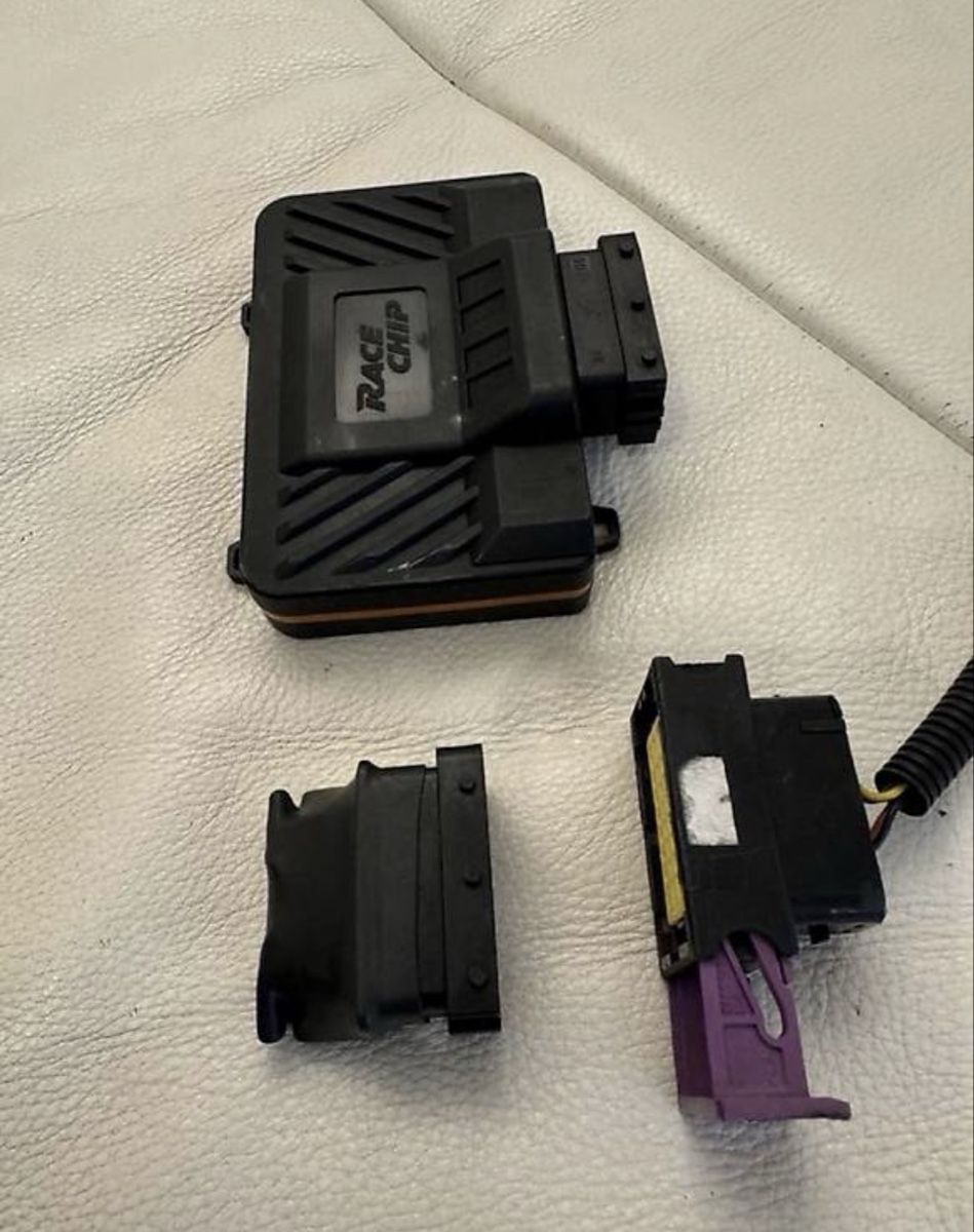 Land Rover Tutti pezzi di ricambio auto: RaceChip Ultimate Defender TD4 Puma | Leistungssteigerung – Usato da Luzern venduto da ca5_s8fx 2