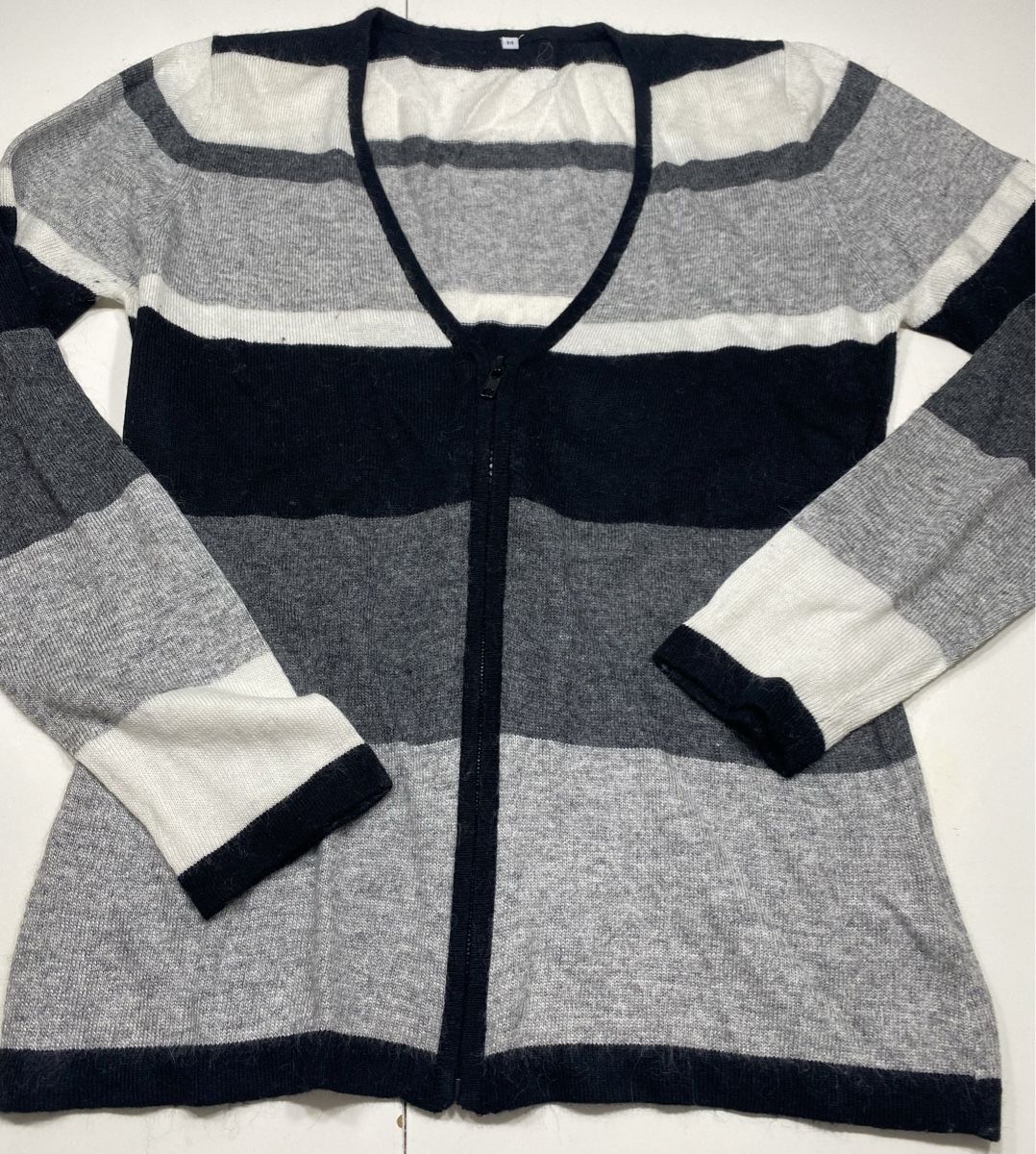 Maglioni & Felpe: Pullover aus 40% Kaschmir 30% Baumwolle 20% Vıscose 10% Ango – Usato da Opfikon venduto da Luis144