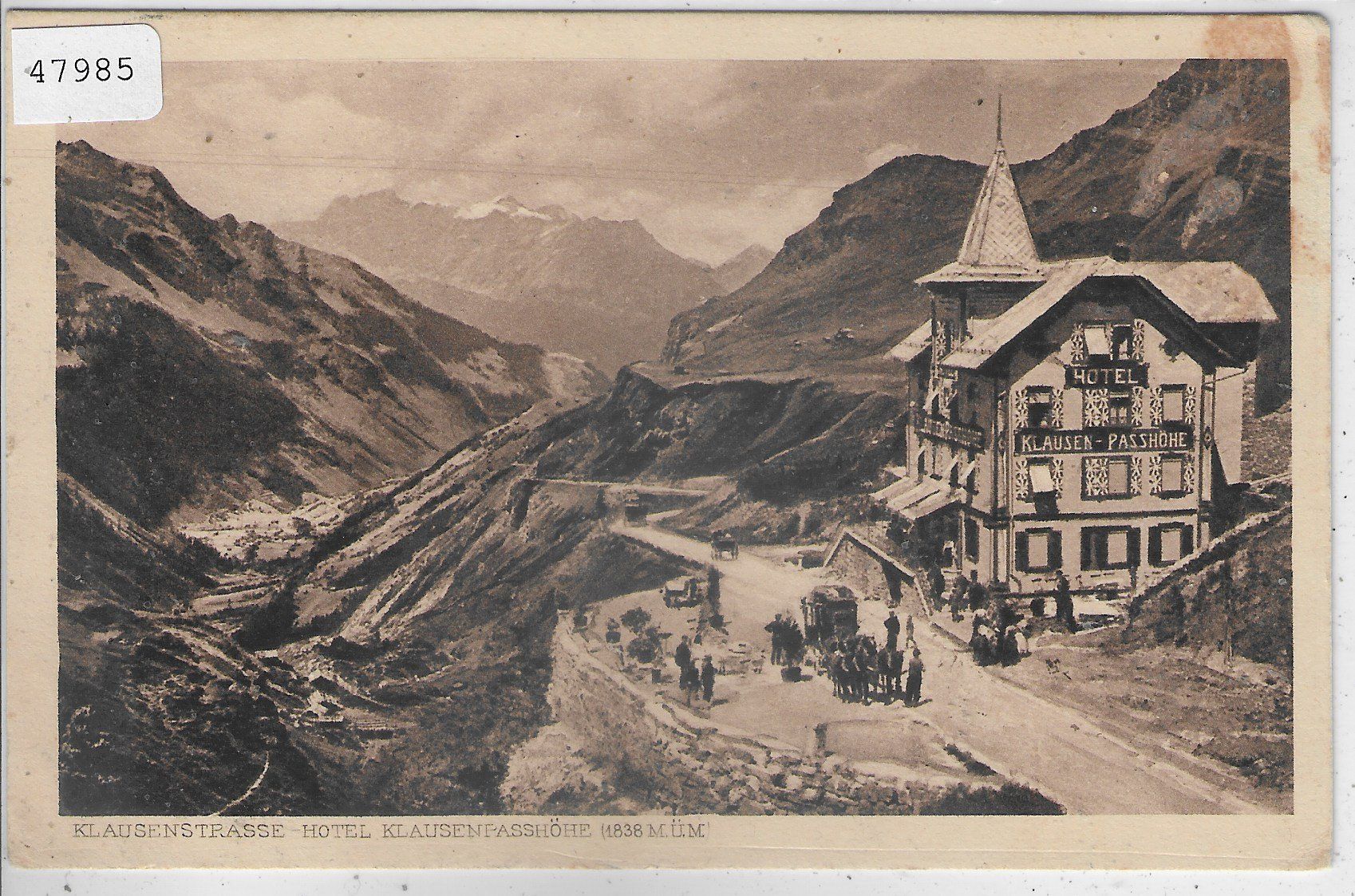 Cartoline postali: Klausenstrasse - Hotel Klausenpasshöhe mit Postkutsche – Usato da Ettingen venduto da Kartenplanet