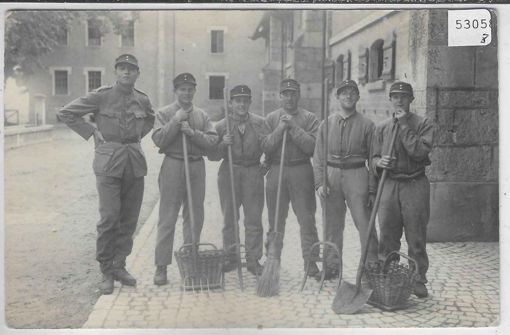 Cartoline postali: Armee Suisse - Putzmannschaft – Usato da Ettingen venduto da Kartenplanet