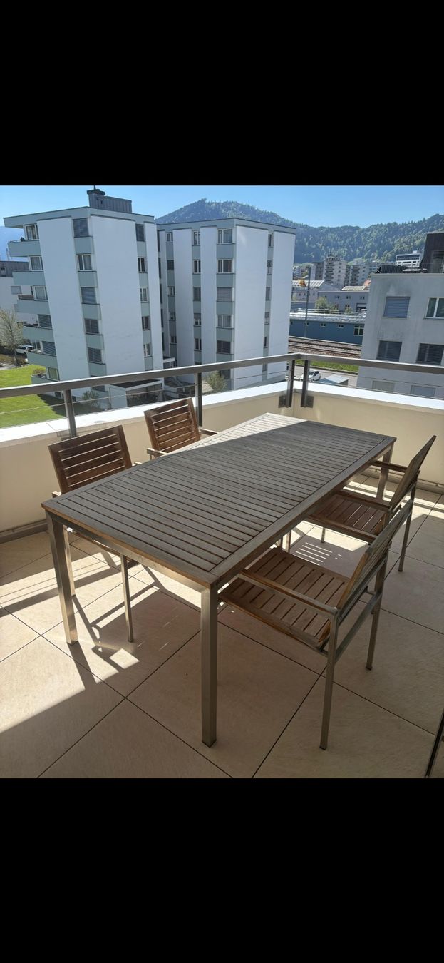 Livique Set de table et chaises: Holztisch Balkon & 4 Stühle – D'occasion à Einsiedeln par LulinaG
