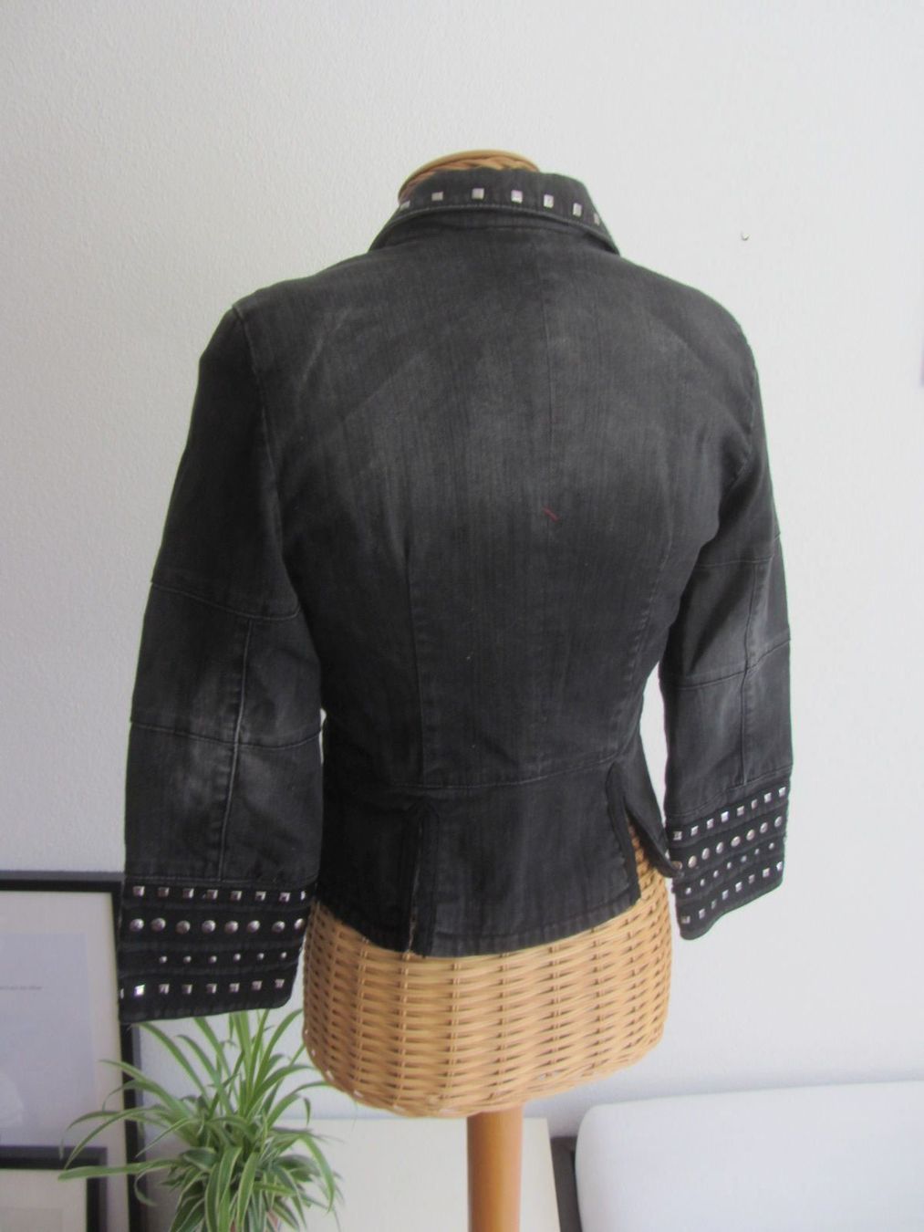 Mango Vestes: MANGO - Jeansjacke schwarz m. Nieten – D'occasion à Zürich par Diazaio 3