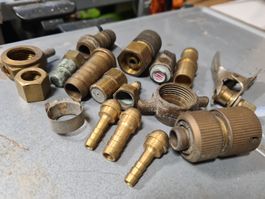 Aus Hausräumung- uraltes Messing Wasserhahnen- Tool- Set