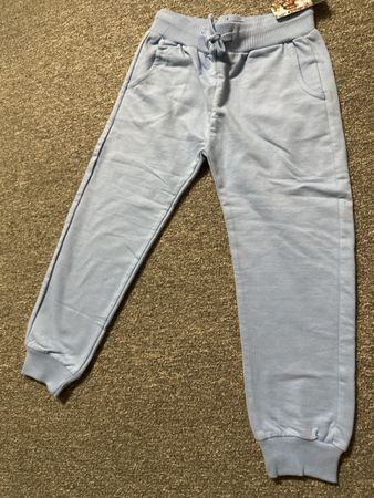 Turnhose Gr 110/116 neu 