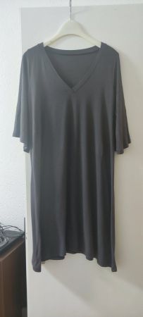 dunkelgraues Kleid