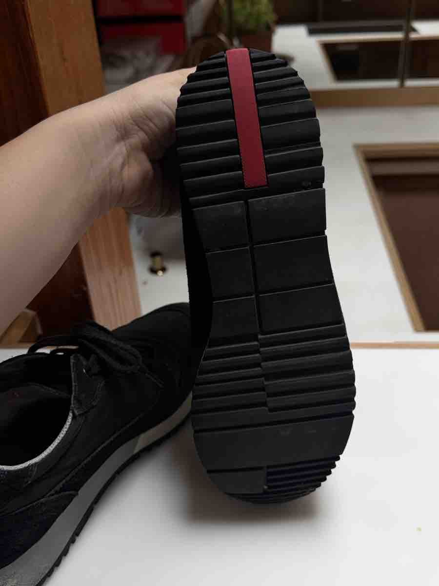 Prada Scarpe da donna: Prada Damen Sneaker schwarz Grösse 37.5 – Usato da Dietikon venduto da Angelina.amore 2