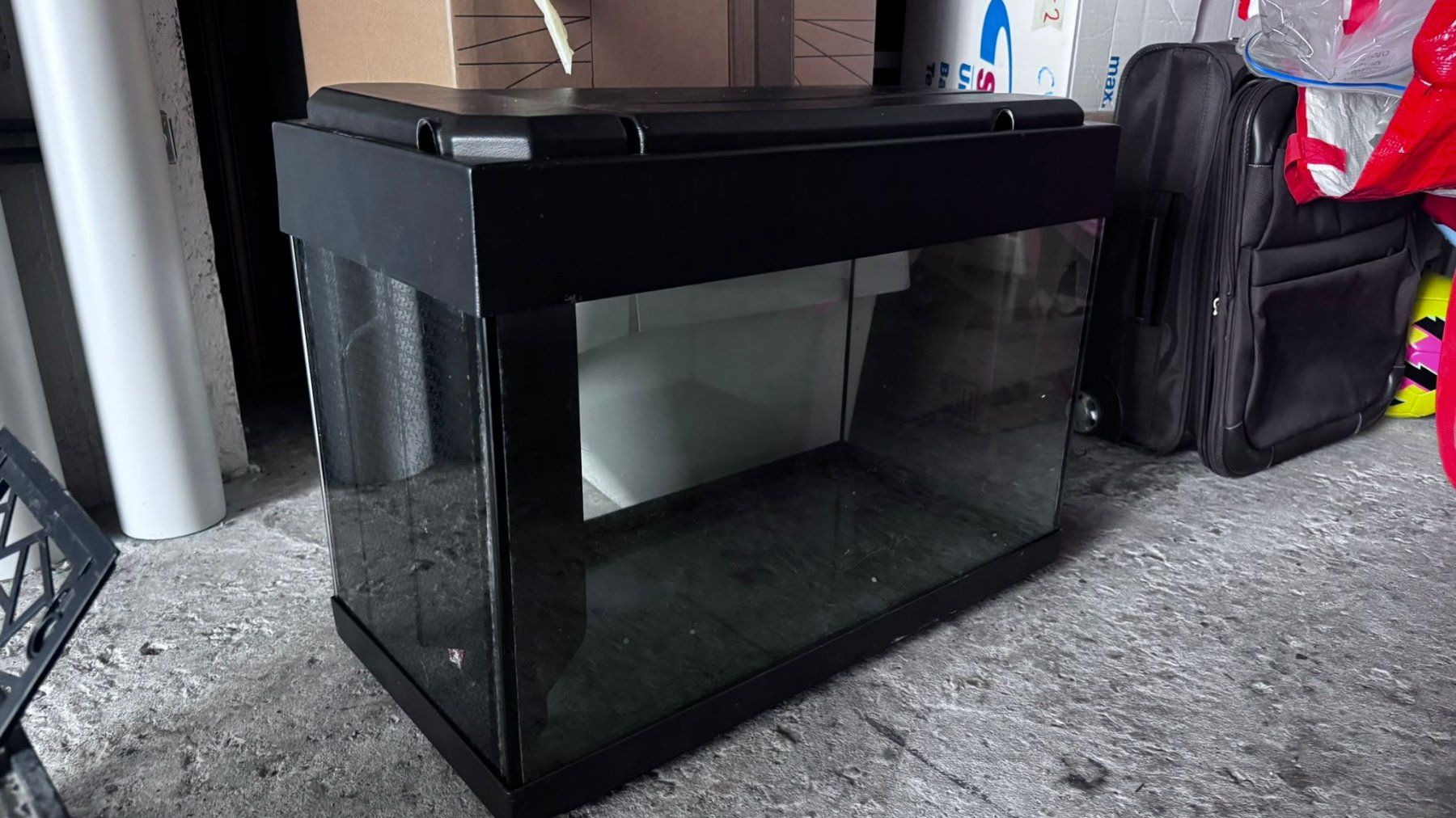 Acquari: 60L Aquarium mit Abdeckung, Beleuchtung & Heizer – Usato da Bellinzona venduto da francescouv