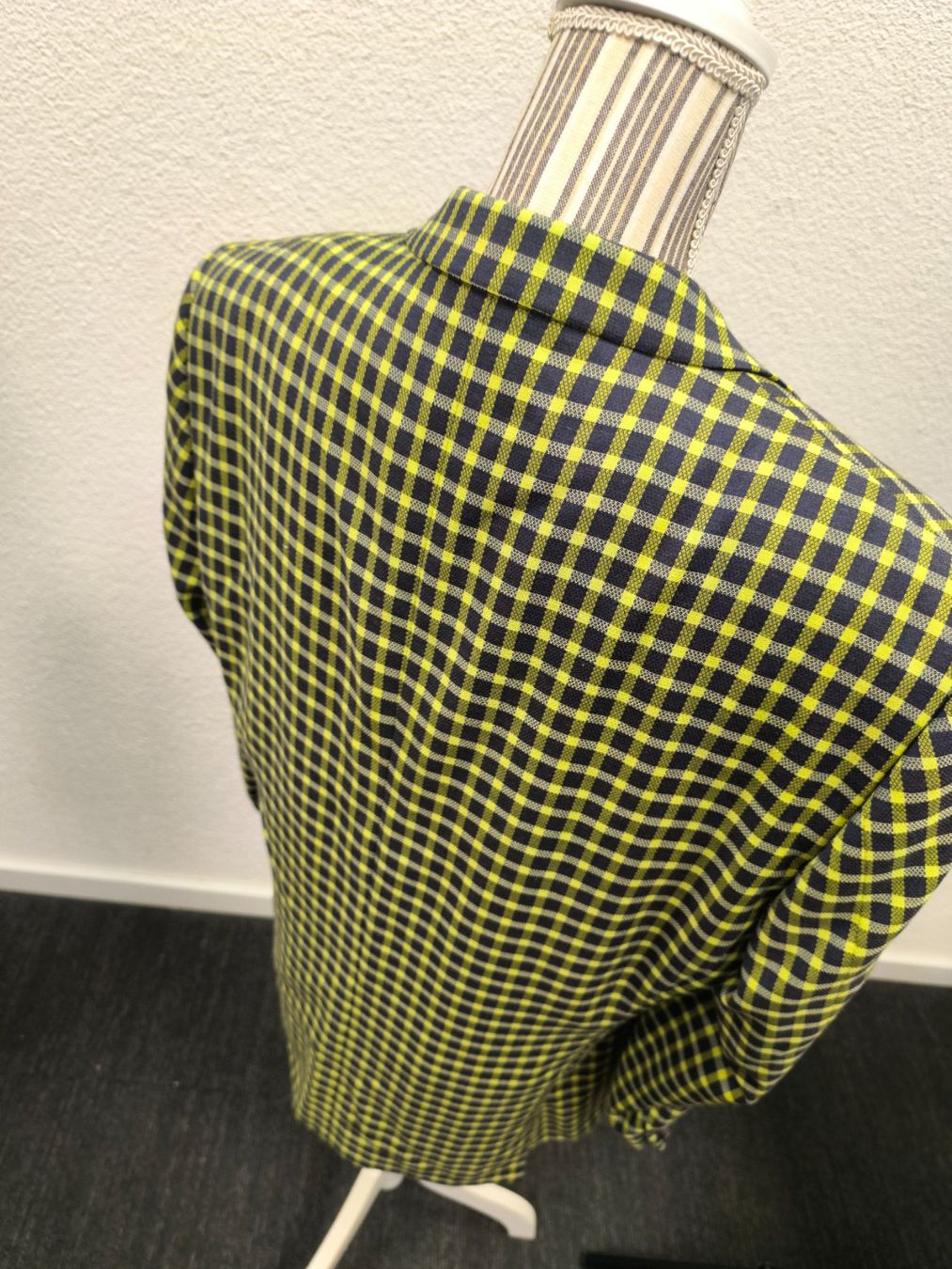 Vestes: VERSACE Sakko Grün Karo ( Gr. 50 ) – D'occasion à Rüti ZH par Restwert_Rueti_ZH 6