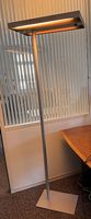 Grosse Stehlampe mit Bewegungssensor
