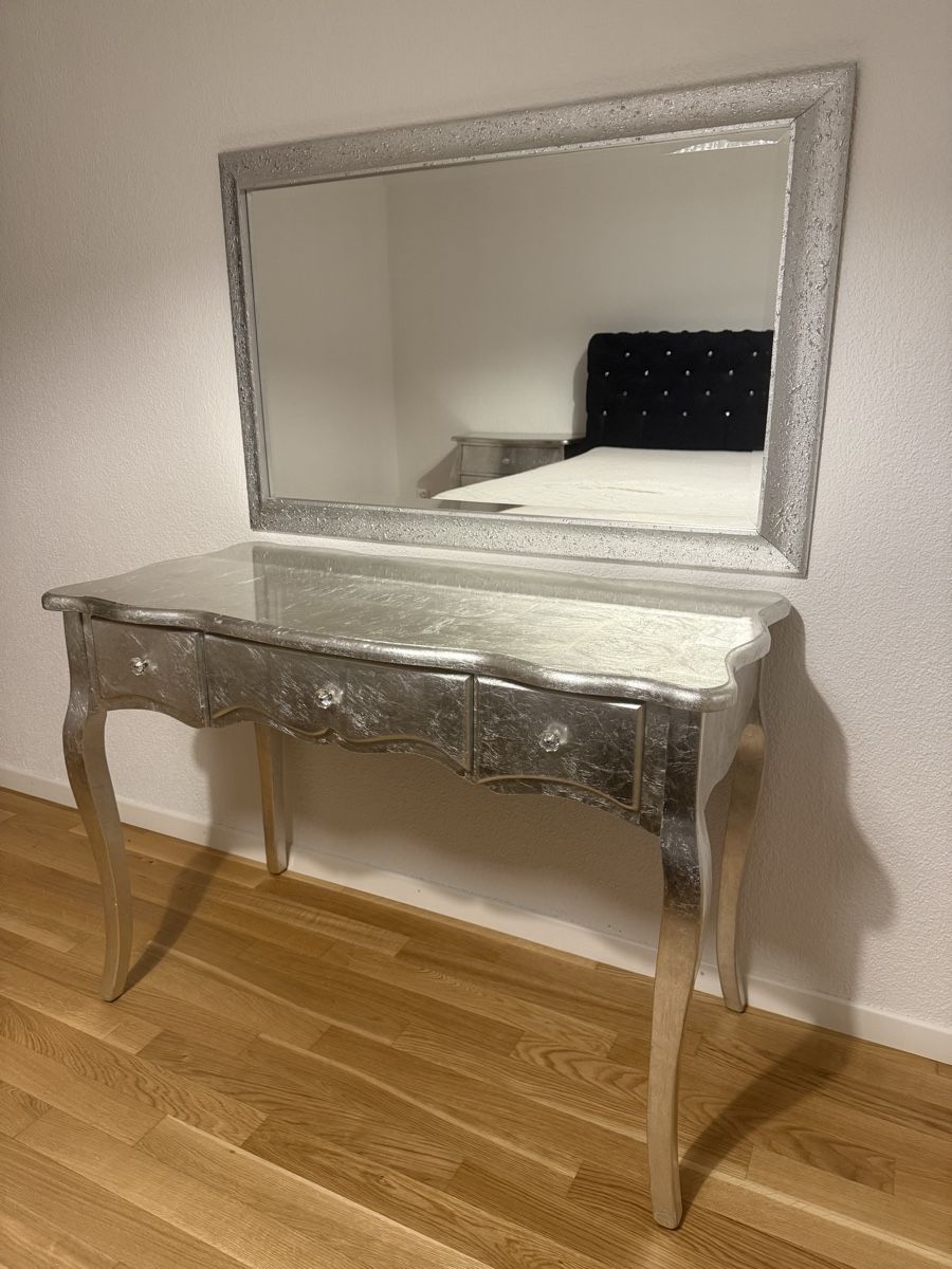 Tavoli da trucco: KONSOLE SCHMINKTISCH SILBER HOLZ – Nuovo (secondo la descrizione) da Rorschacherberg venduto da drdupor 2