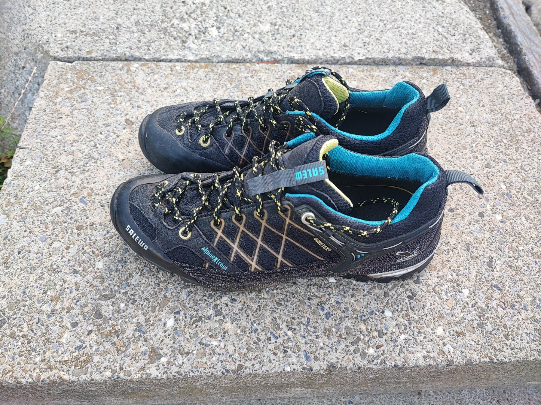Salewa Scarpe da donna: Wanderschuhe Salewa AlpineXtrem Gore-Tex schwarz – Usato da Grabs venduto da Margelchopf1 1