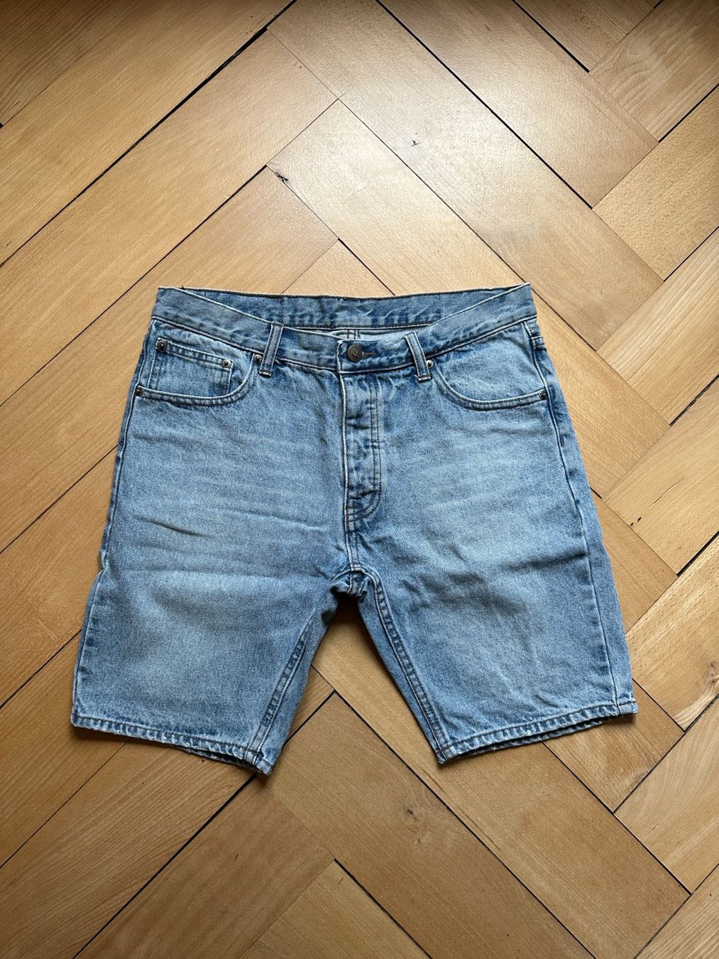 Jeans: CHEAP MONDAY - Jeansshorts hellblau W30 – Usato da Zürich venduto da Diazaio