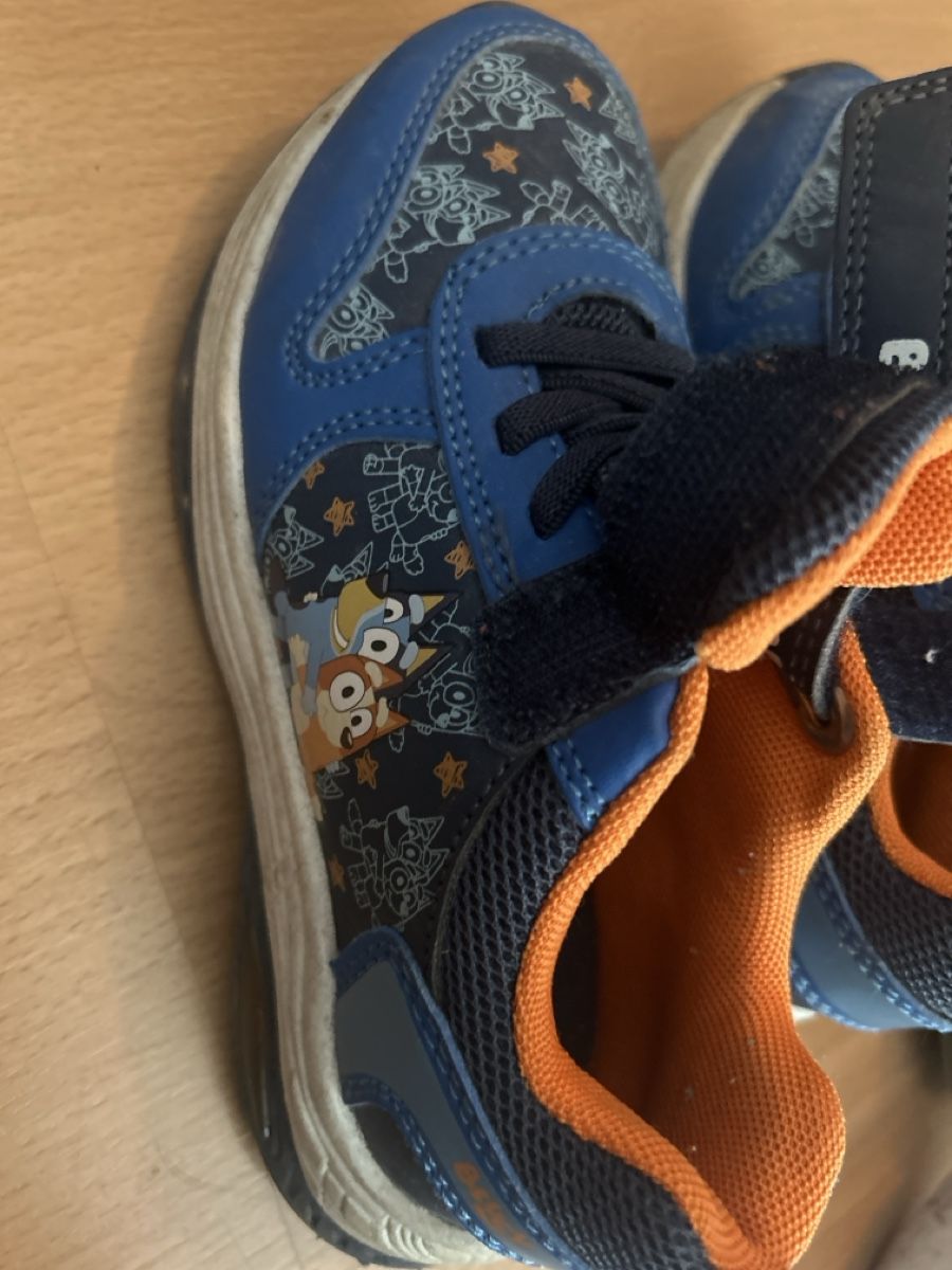 Scarpe per ragazzi: Kinder Turnschuhe blau Bluey Grösse 28 – Usato da Herbetswil venduto da rotekatze84 1