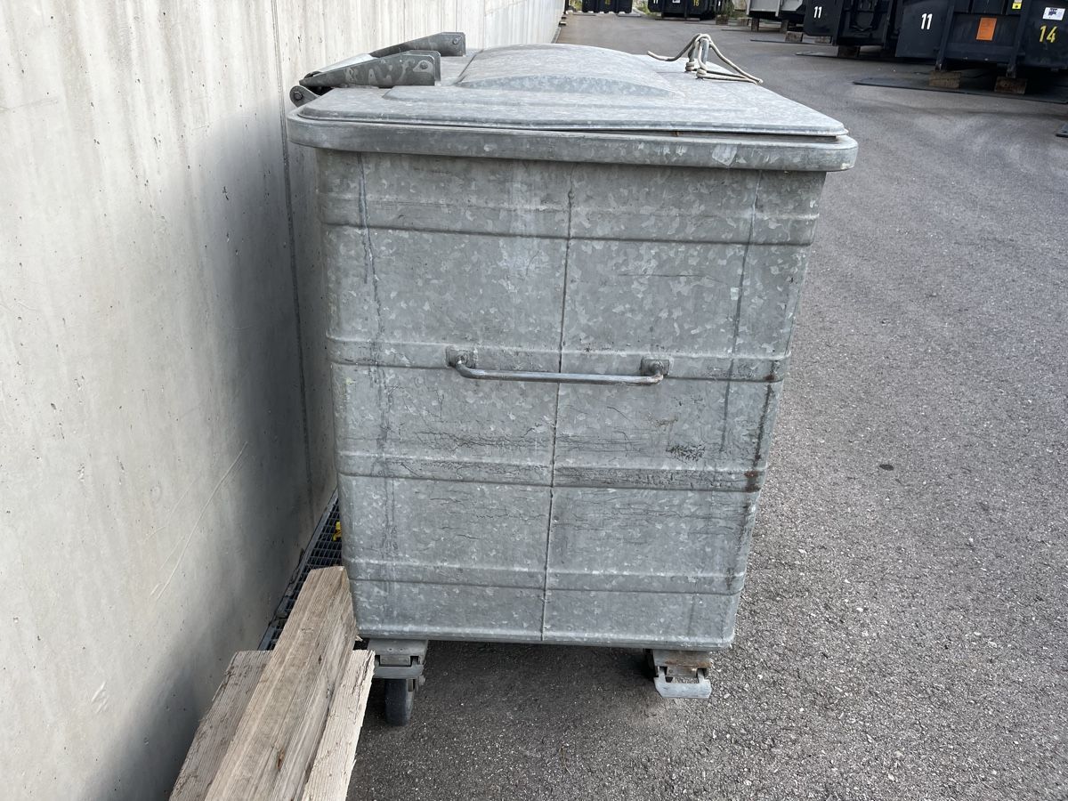 Eléments de bureau: Abfallcontainer Stahl verzinkt mit Deckel und Rollen 600lt – D'occasion à Meiringen par otth88 1