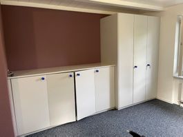 Hellgrauer Büroschrank, 3-teilig mit Korpus