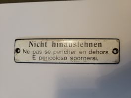 Emailleschild Nicht hinauslehnen dreisprachig alt SBB