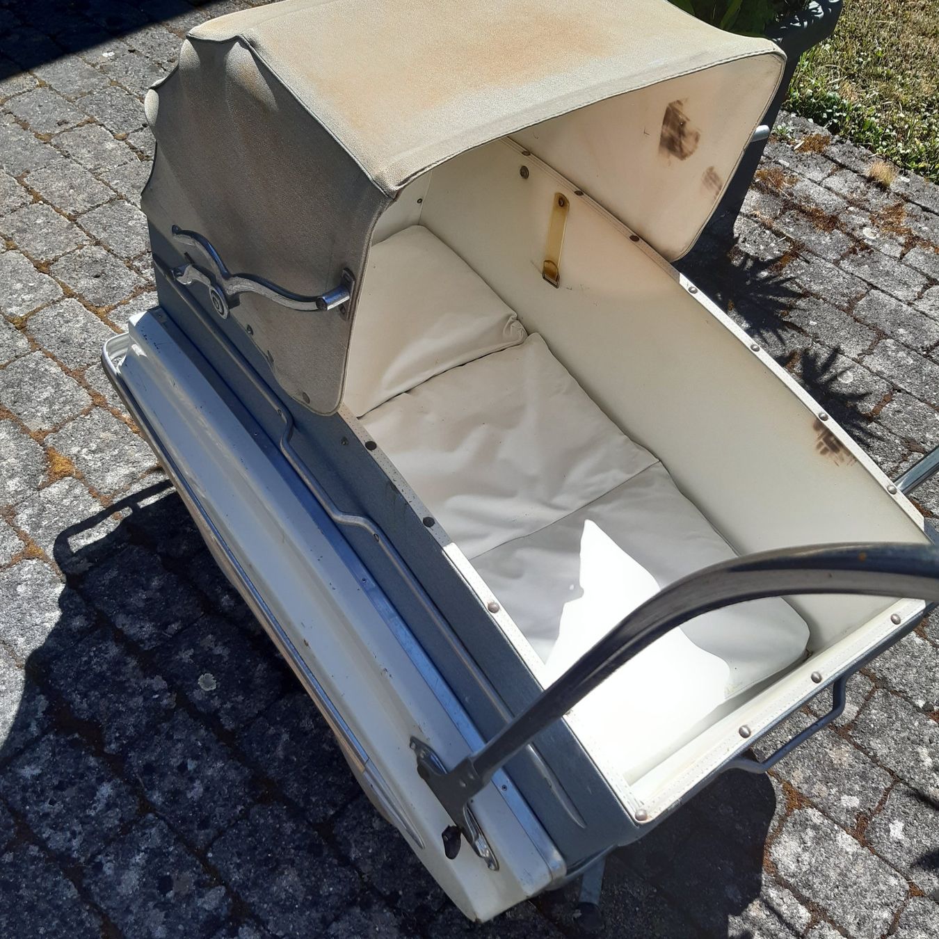 Kinderwagen: Kinderwagen Helvetia 1950 – Gebraucht aus Subingen von sandstrasse 3