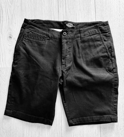 Short Dickies Noir Taille 33 – en très bon état 