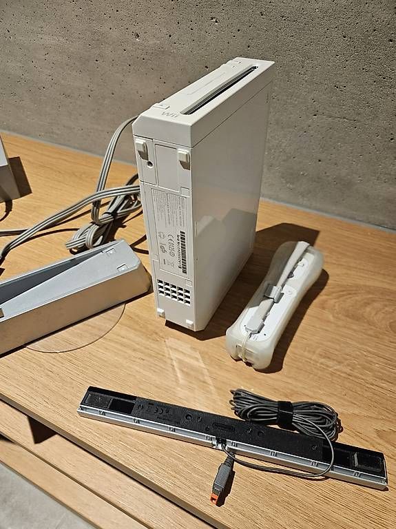 Console: Wii avec jeux, câbles, chargeur et manette – Usato da Veyras venduto da Vince_396 2