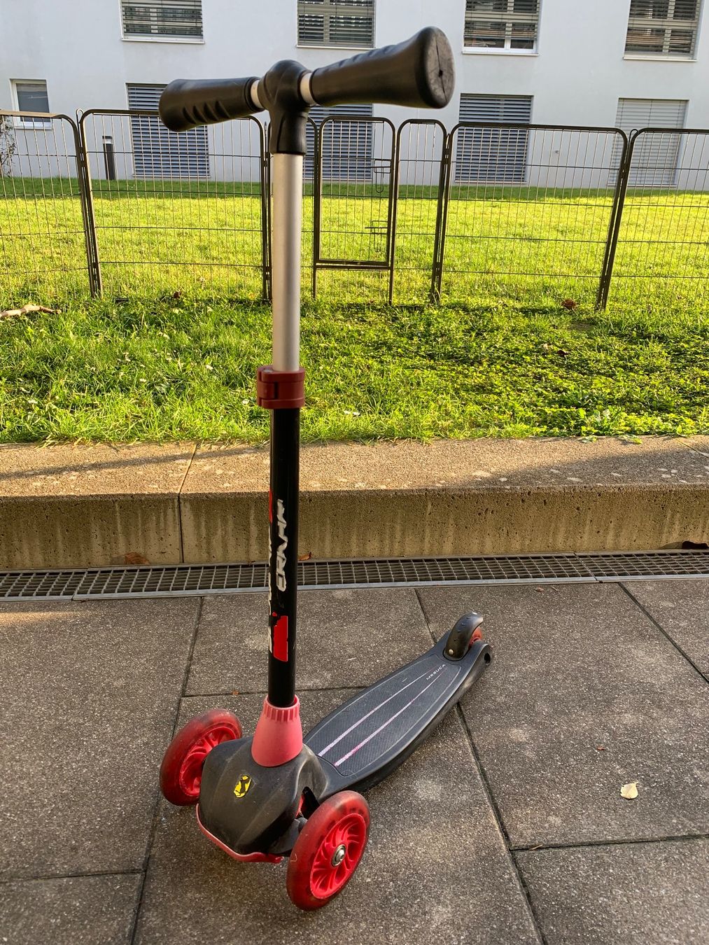 Kickboard: Mesuca Ferrari Scooter Kinder – Usato da Bülach venduto da engeli92