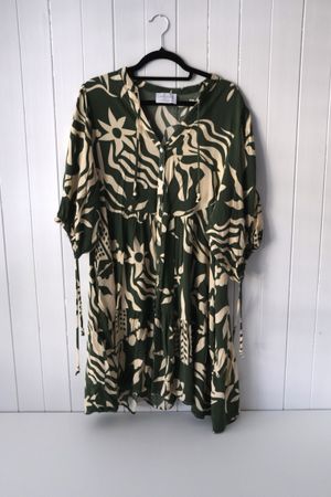 Iris Maxi Kleid grün bedruckt Grösse XL guter Zustand