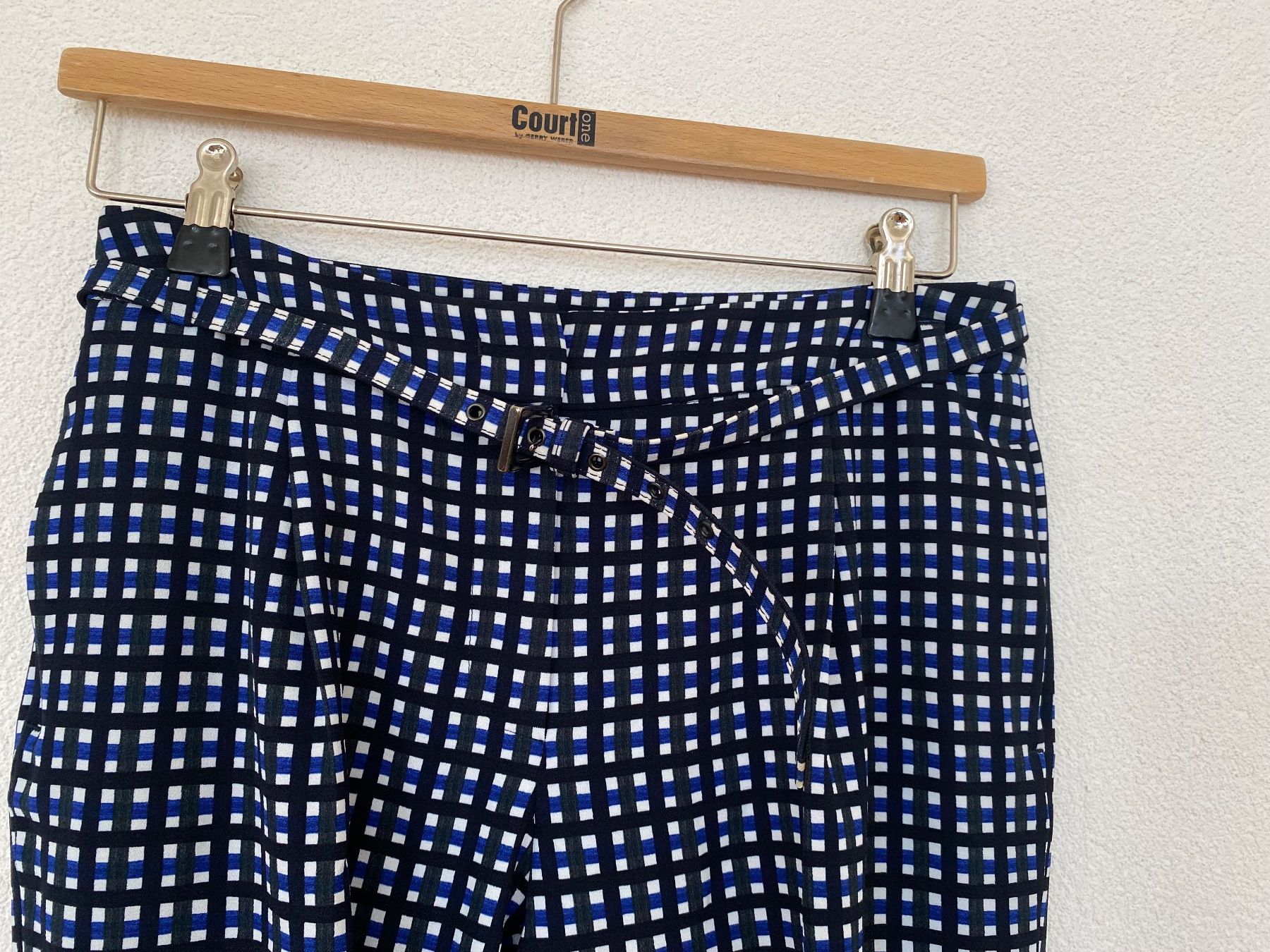 Max Mara Hosen: WEEKEND MAX MARA ZIGARETTENHOSE – Gebraucht aus Zürich von Fashionparade