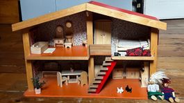 Traumhaftes Puppenhaus mit viel Zubehör