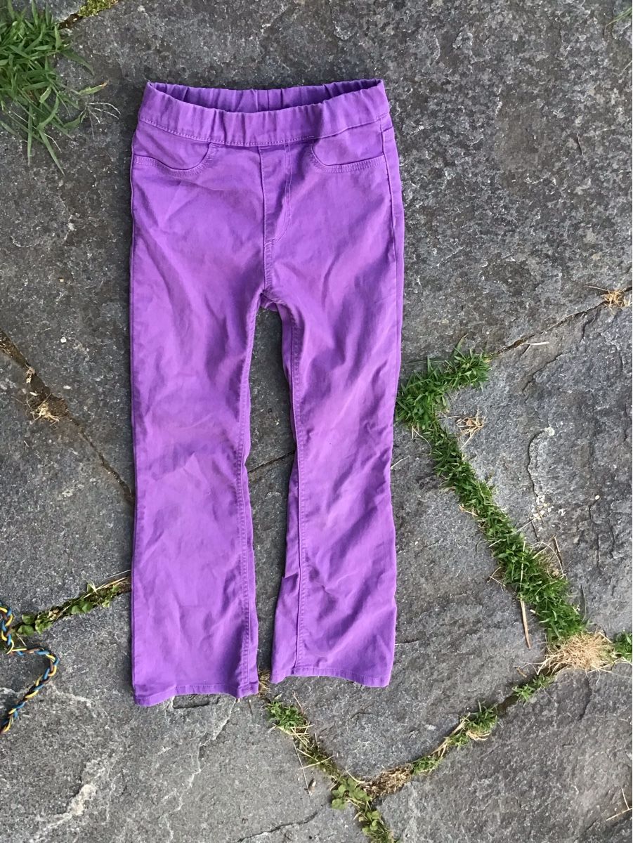 H&M Pantaloni: H&M Jeans lila Grösse 134 Pull-On Super Stretch – Usato da Seuzach venduto da Tureda