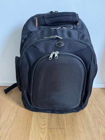 Rucksack schwarz mit Laptopfach und Organizer 