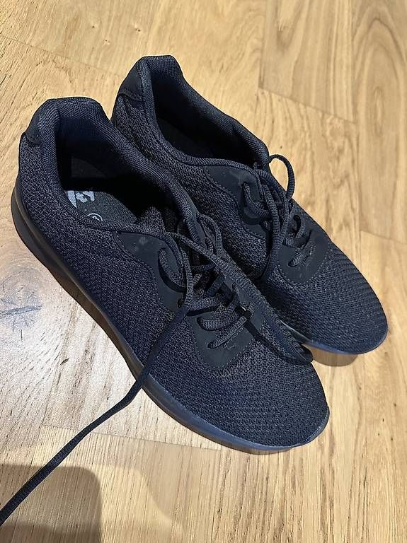 Chaussures hommes: Schuhe Vty Grösse 43 – D'occasion à Attiswil par Martin558790