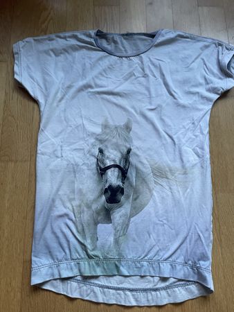 Unikat T-Shirt mit Pferdedruck Grösse ca 158