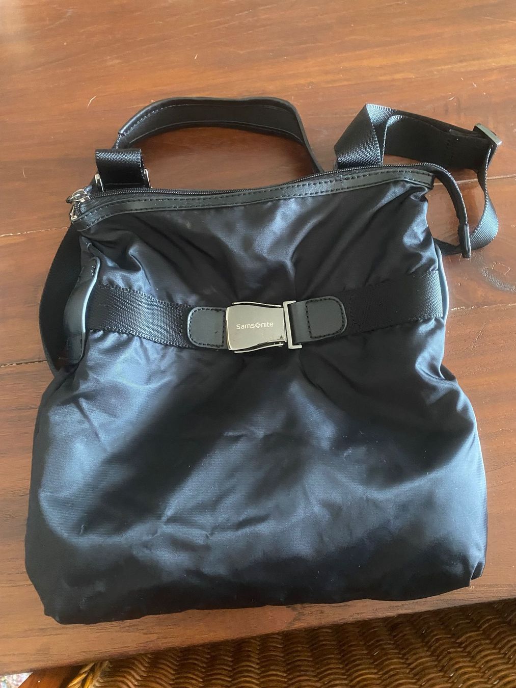 Samsonite Taschen: SAMSONITE leichte Umhängetasche schwarz – Gebraucht aus Besazio von BagCycle