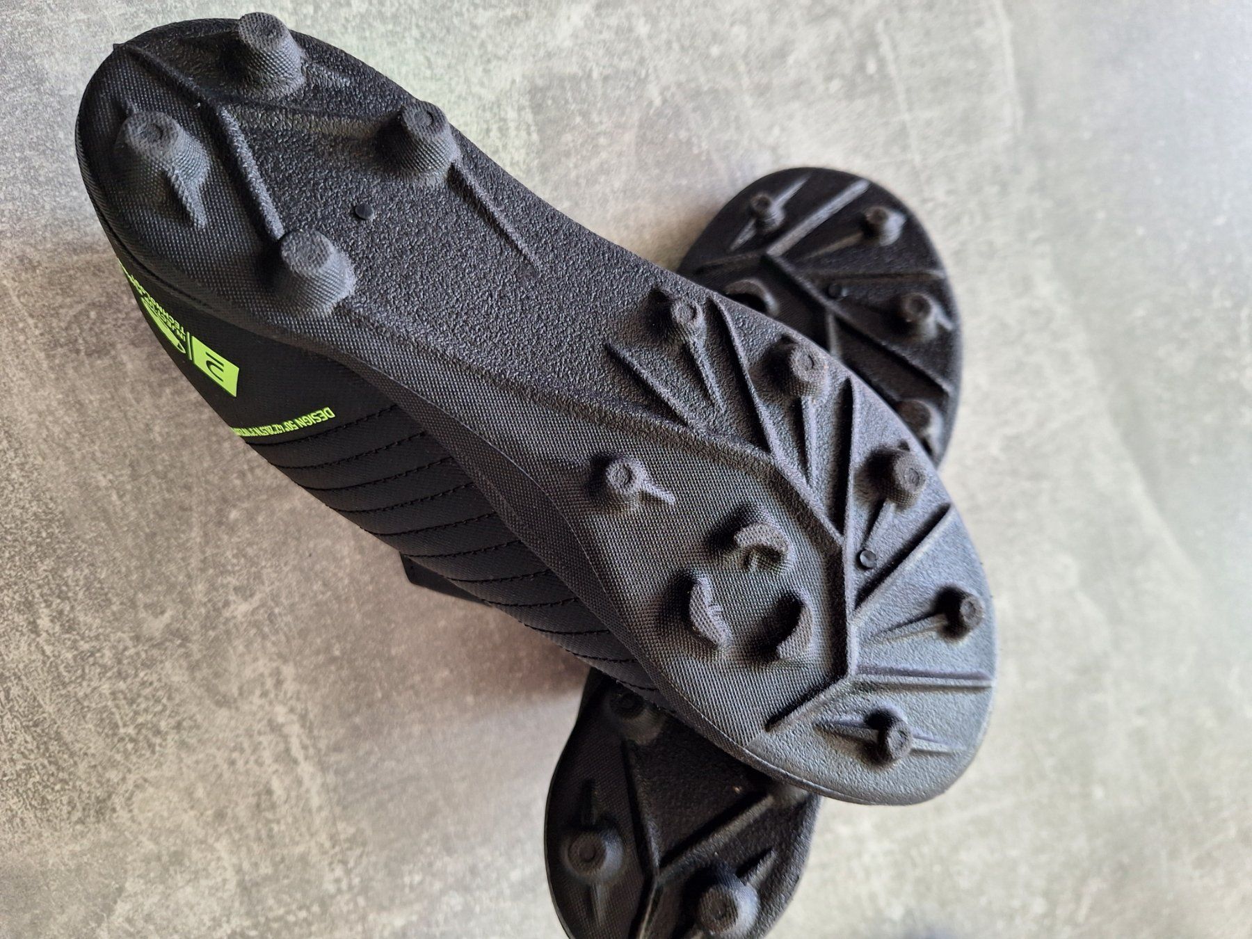 Scarpe per ragazzi: Fussball Schuhe Grösse 34 – Usato da Egerkingen venduto da Niceli1