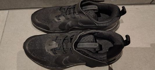 Nike Scarpe per ragazzi: Nike Turnschuhe/Sneaker Gr. 33.5 – Usato da Oberhofen AG venduto da iitf2020 2