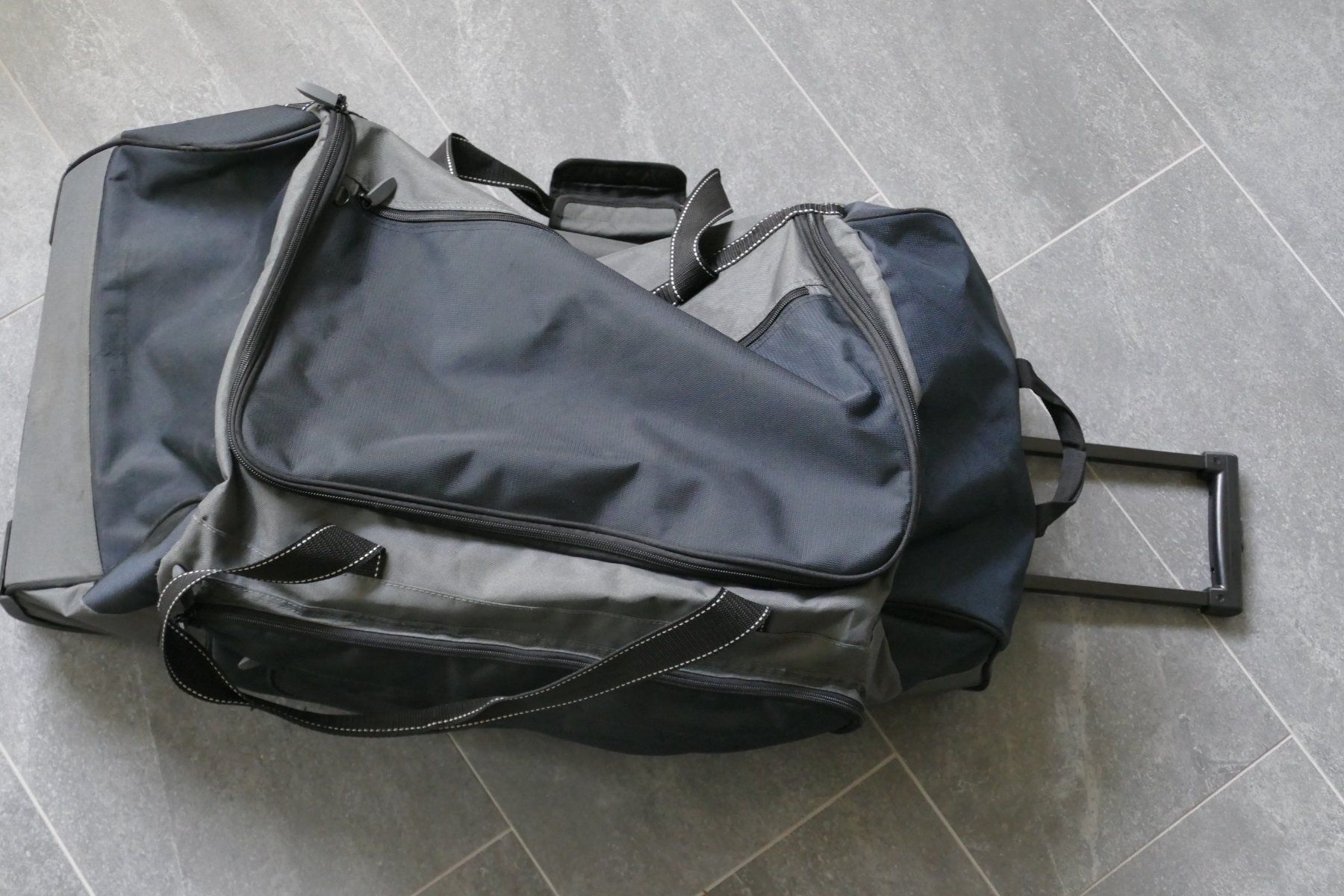 Sacs: Grosse Reisetasche mit Rädern – D'occasion à Fraubrunnen par clamar3 6