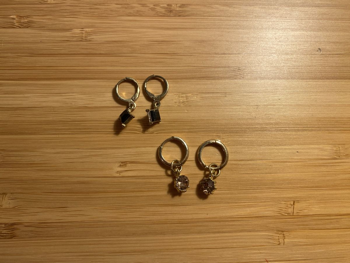 Boucles d'oreille: Zwei Paar Ohrringe – D'occasion à Zürich par Wim-Broccoli