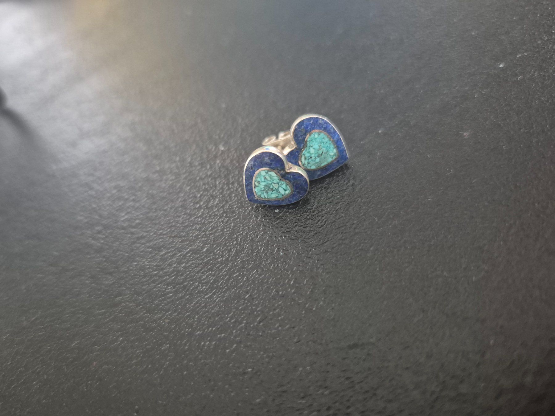 Ohrringe & -stecker: Herzförmige Ohrringe Stein aus Lapislazuli – Gebraucht aus Amriswil von losmartinez3