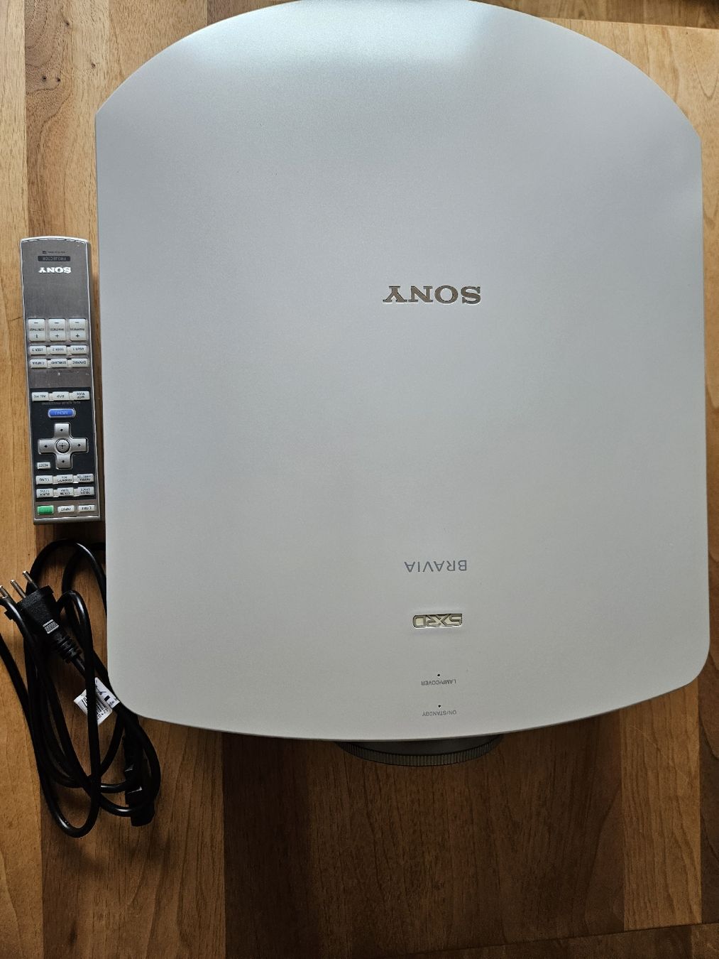 Sony Proiettori: Sony Full HD Beamer VPL-VW40 – Usato da Zürich venduto da Pazzenreich 1