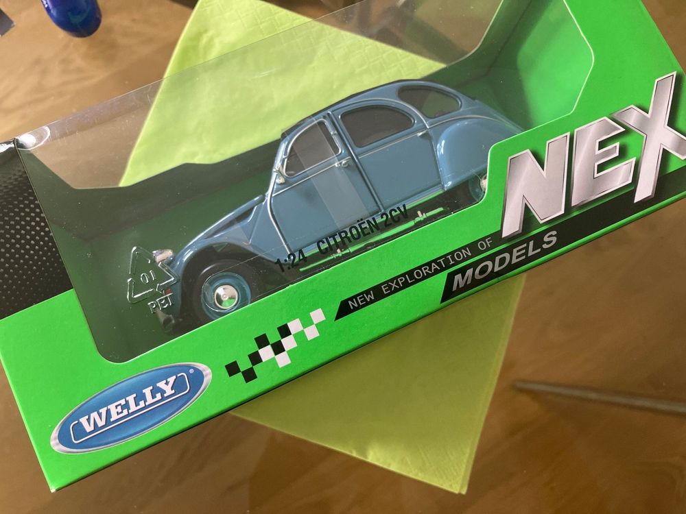 Citroën 2CV Bleue - Modèle Réduit 1:24 Welly - Miniature Collection Métal Et Plastique