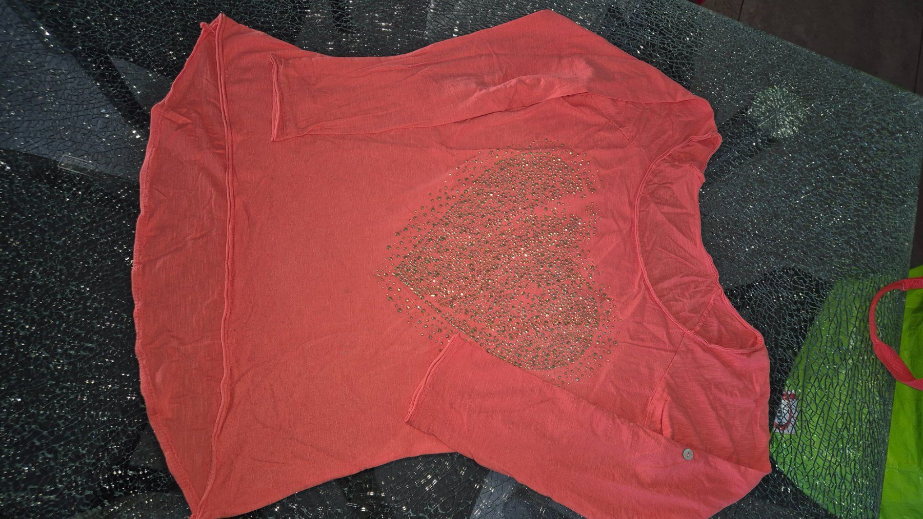 Canottiere & Pantaloni: Maglia corallo con cuore – Usato da Gordevio venduto da RUBY104