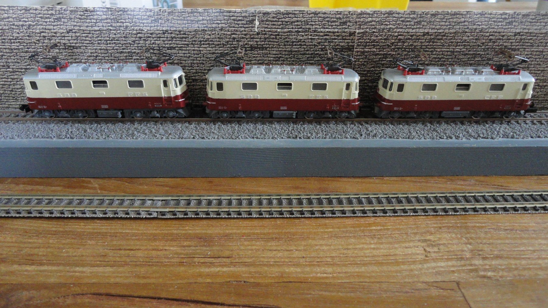 Arnold Modellini di ferrovie: 3 E-Loks TEE SBB Arnold 2412 Spur N – Usato da Rheinfelden venduto da swiss_top