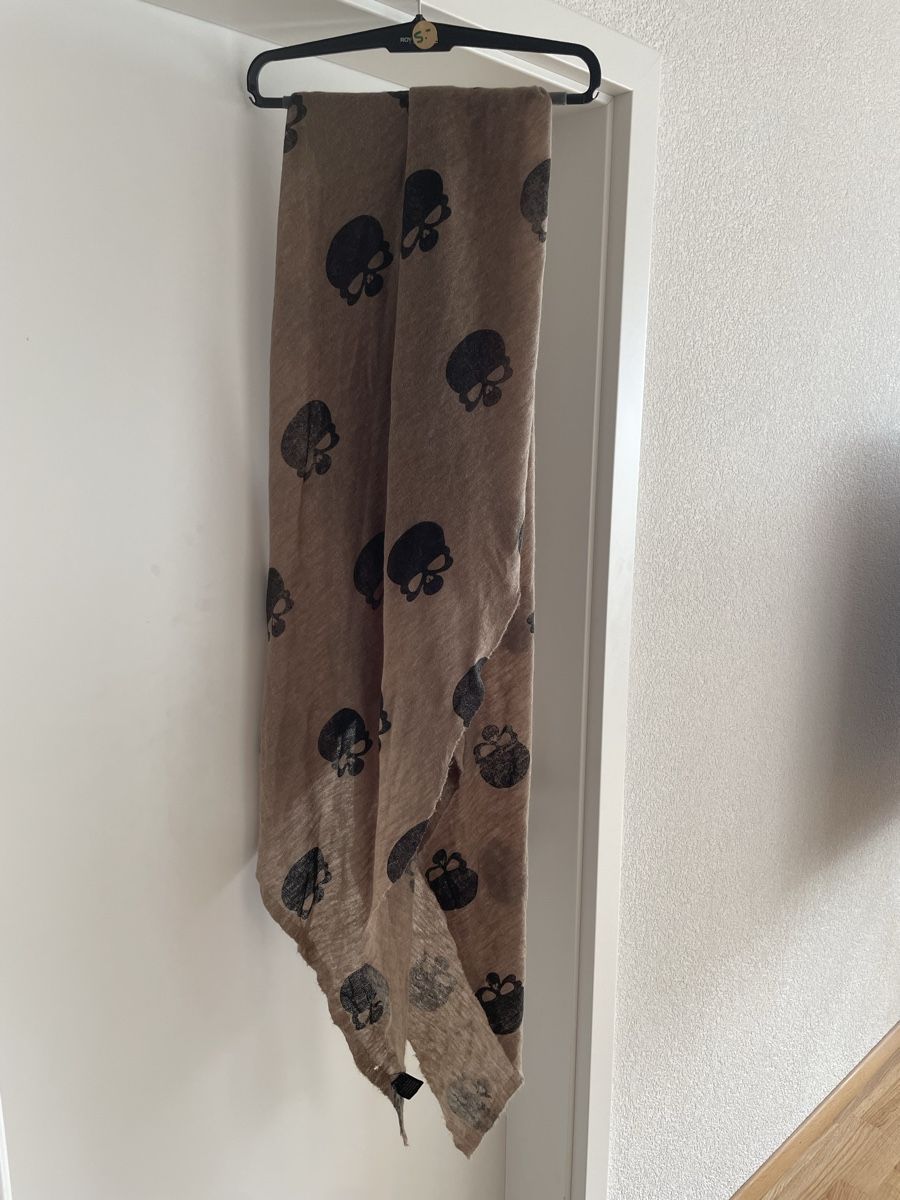 Foulard & Sciarpe: Écharpe skull – Usato da Pâquier-Montbarry venduto da mir_687p 1