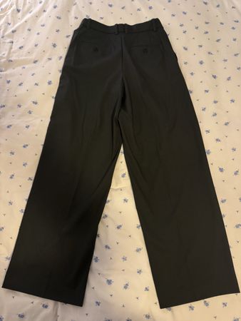 UNIQLO pleated wide leg trousers