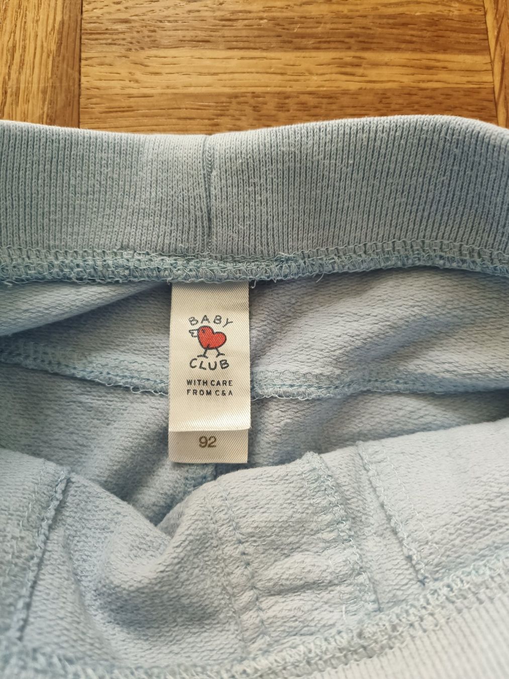 C&A Pantaloni: C&A Sweat Hose Gr 92 Kinder hellblau Auto-Motiv – Usato da Oberhofen Thun'see venduto da cri_6md2 1